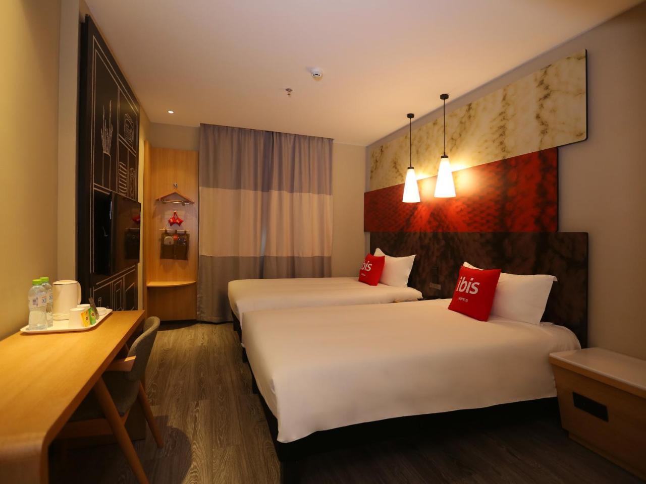 Ibis Haikou Injoy Plaza Hotel Exteriör bild