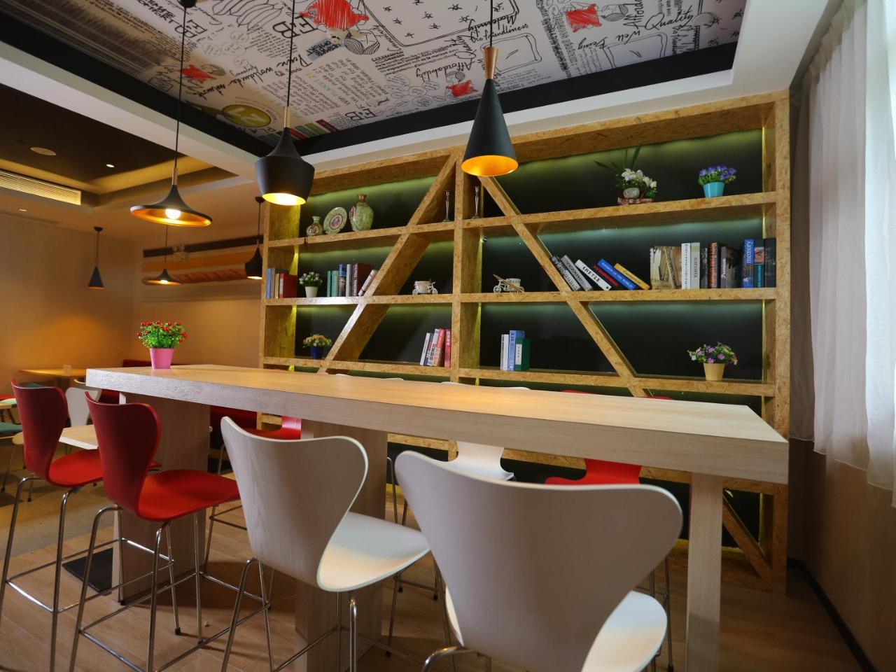 Ibis Haikou Injoy Plaza Hotel Exteriör bild
