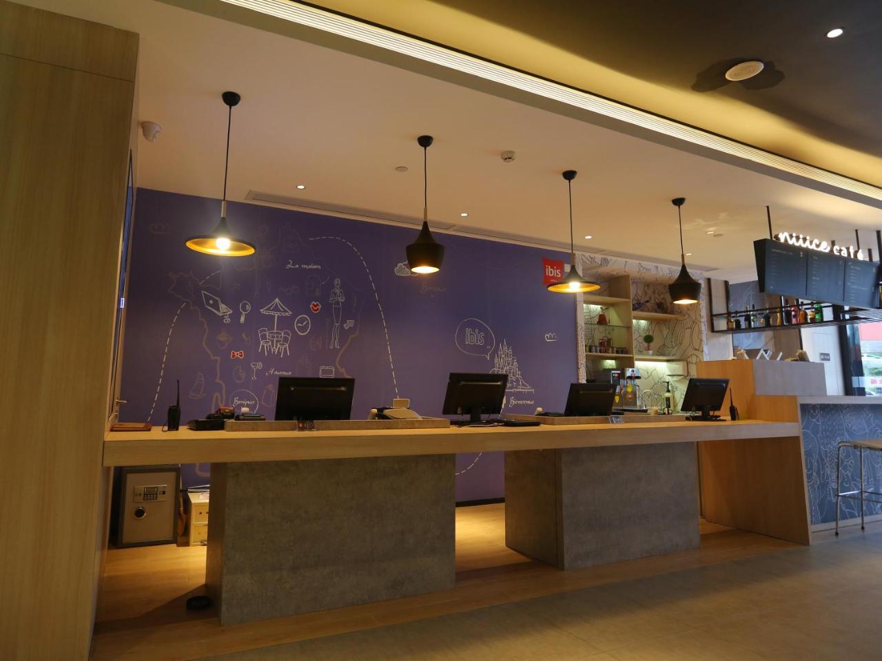 Ibis Haikou Injoy Plaza Hotel Exteriör bild