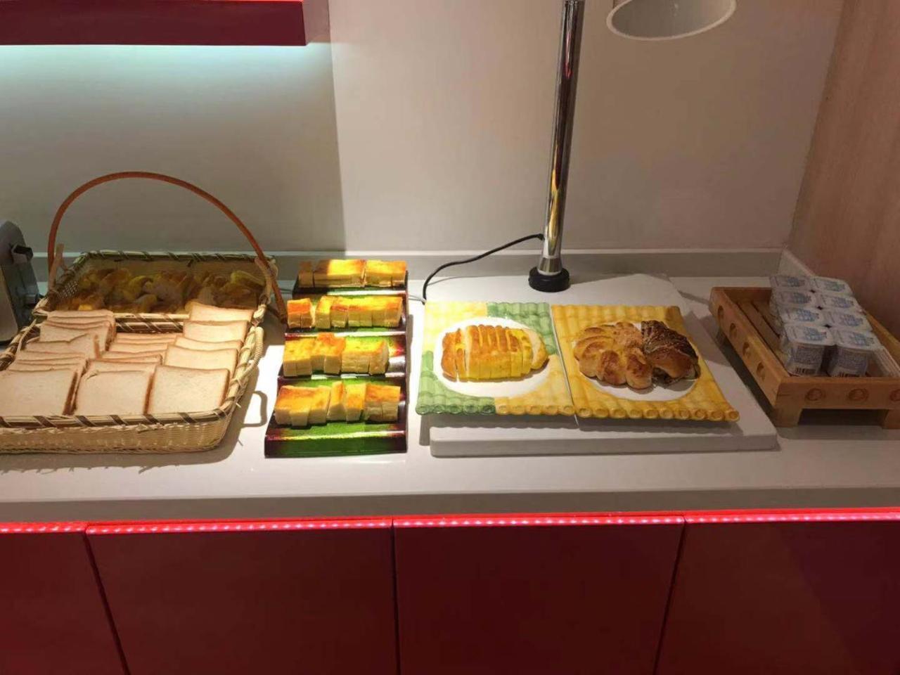 Ibis Haikou Injoy Plaza Hotel Exteriör bild